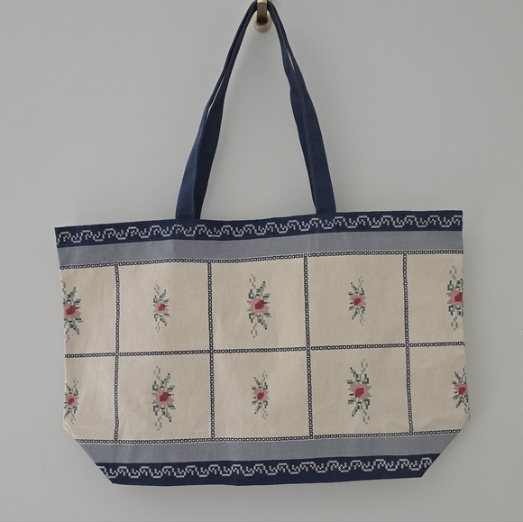 Zezane Tote - Picture 5 of 7